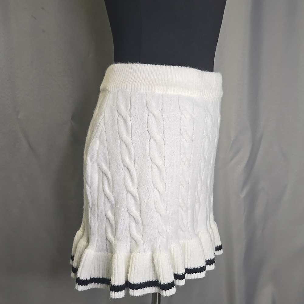 White Cable Knit Mini Skirt Size S/M - Picture 4 of 8